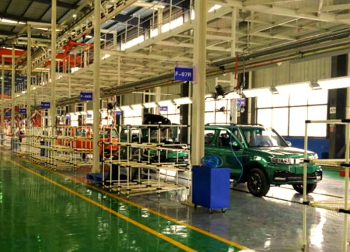 公司不僅擁有乘用車及商用車整車(包含新能源車型)的生產(chǎn)資質(zhì),還位于